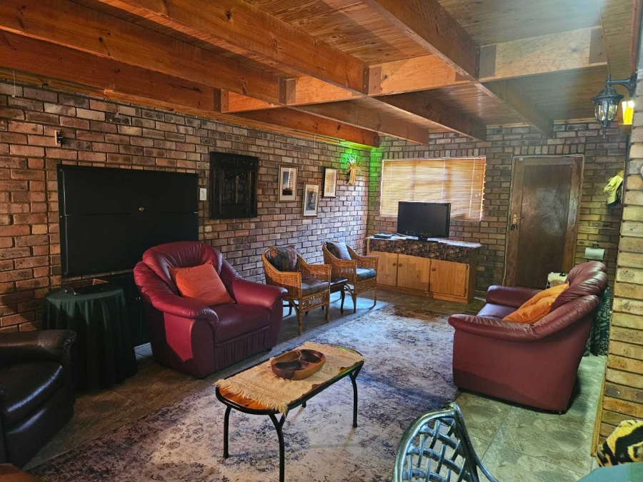 4 Bedroom Property for Sale in Leeudoringstad North West